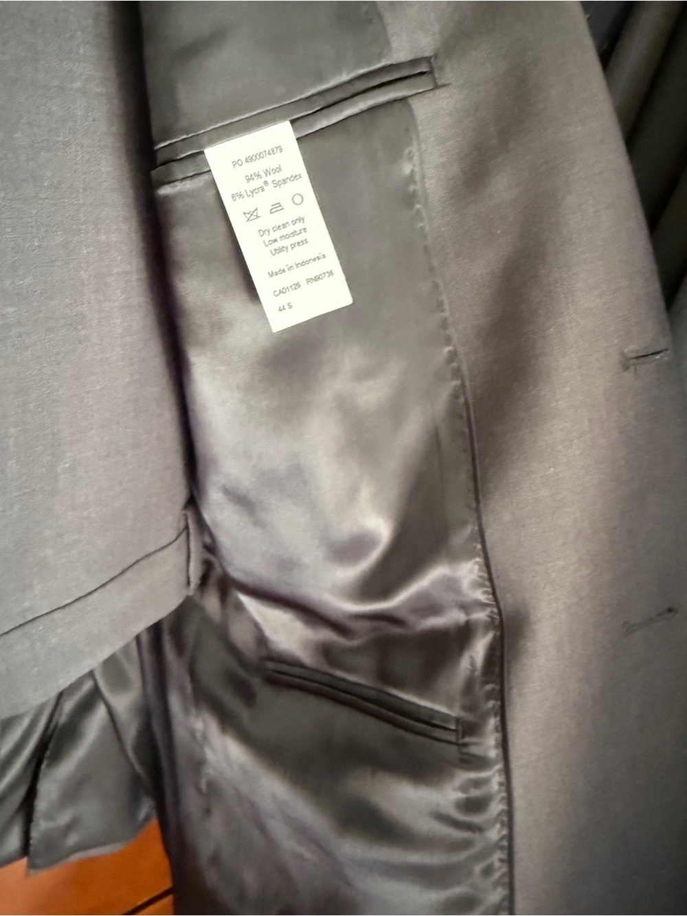 Calvin Klein Men's Charcoal Gray 2 piece Suit! - Picture 4 of 14
